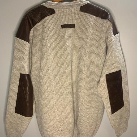 100% men’s Lg wool sweater. Taupe with brown shoulder and elbow pads. - Picture 2 of 6